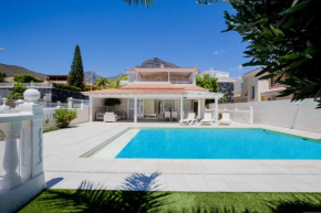 Espaciosa Villa con la piscina climatizada